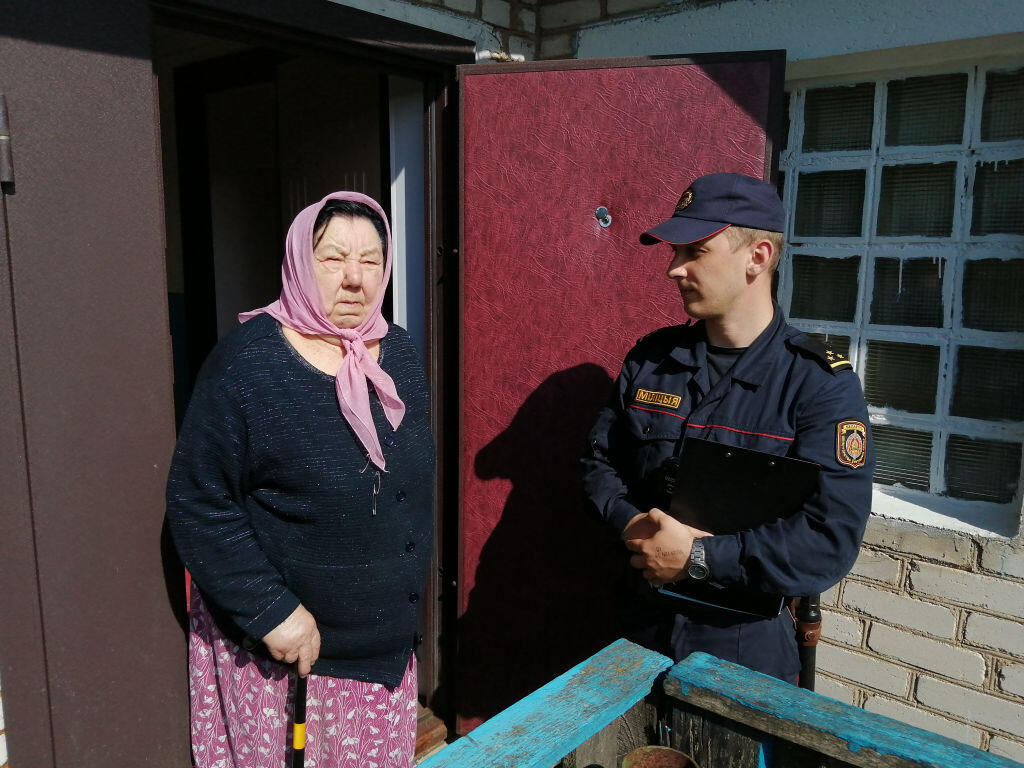 Участковый помог 93-летней Копылянке вернуть похищенные денежные средства