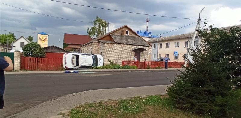В Копыле автомобиль «Renault» протаранил милицейский «Geely»