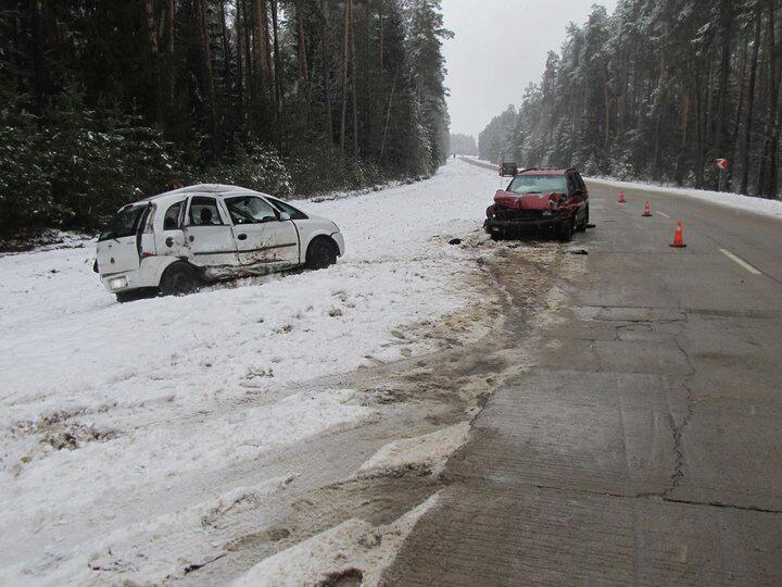 В Узденском районе столкнулись Opel и Subaru: пострадали оба водителя