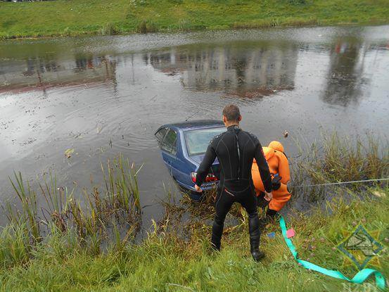В Орше автомобиль съехал в реку: понадобилась помощь спасателей
